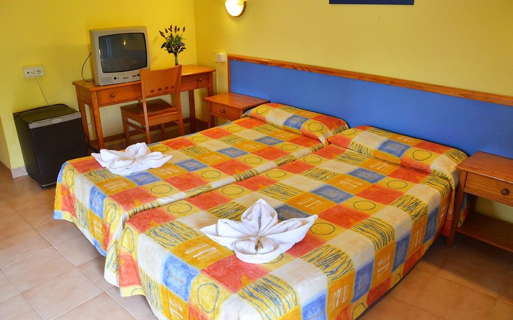 Hotel Vibra Marco Polo II - Adults Only Sant Antoni de Portmany Dış mekan fotoğraf