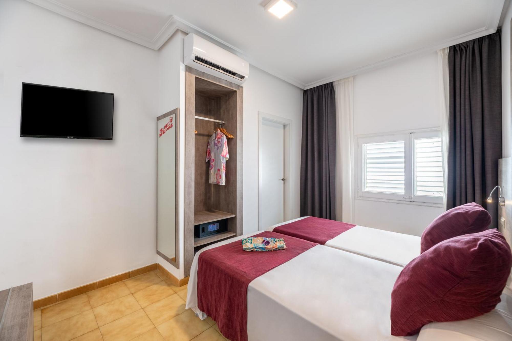 Hotel Vibra Marco Polo II - Adults Only Sant Antoni de Portmany Dış mekan fotoğraf