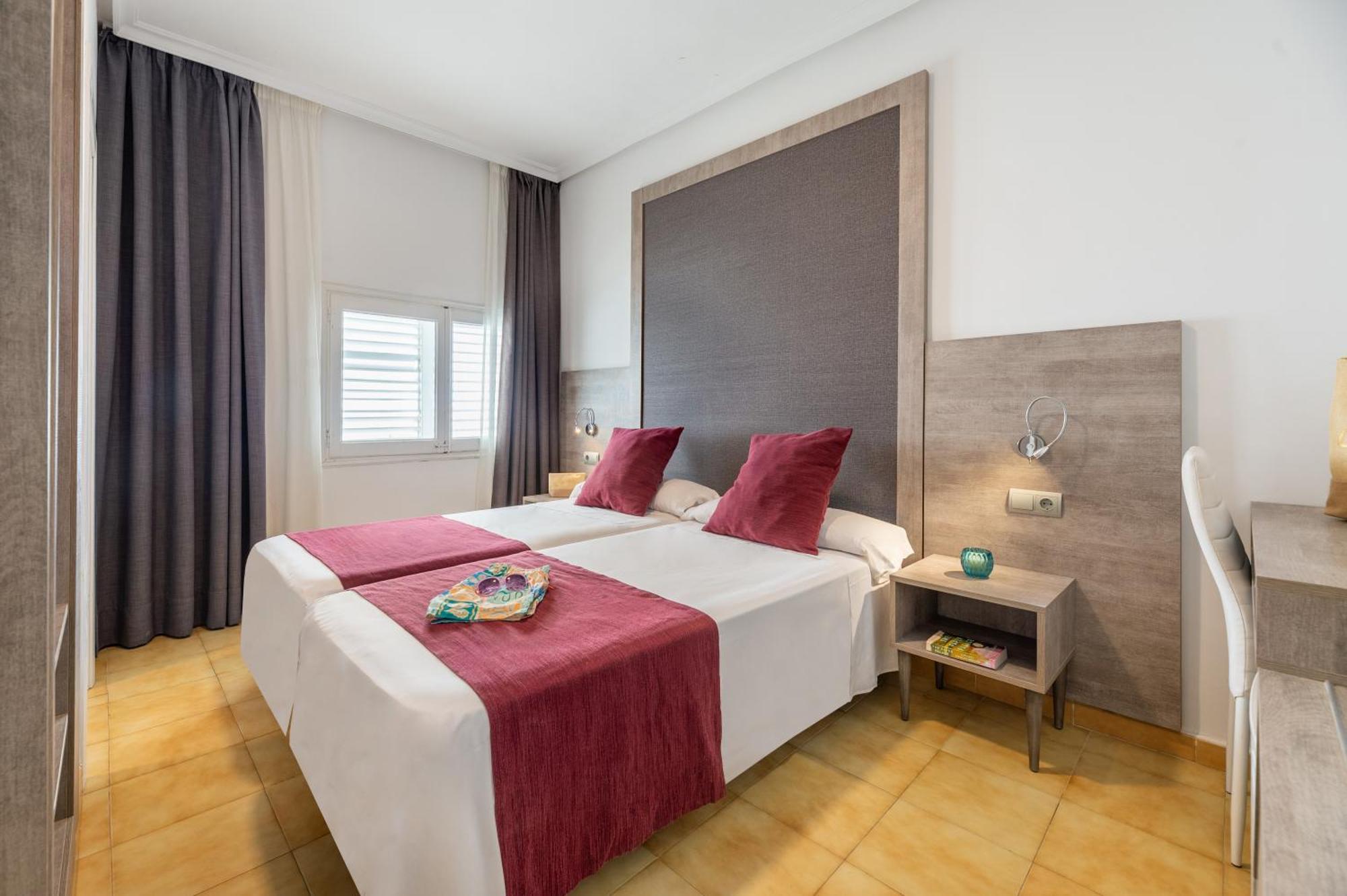 Hotel Vibra Marco Polo II - Adults Only Sant Antoni de Portmany Dış mekan fotoğraf