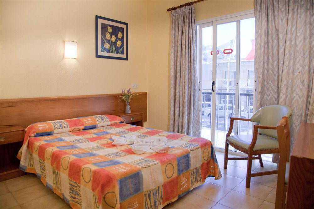 Hotel Vibra Marco Polo II - Adults Only Sant Antoni de Portmany Dış mekan fotoğraf